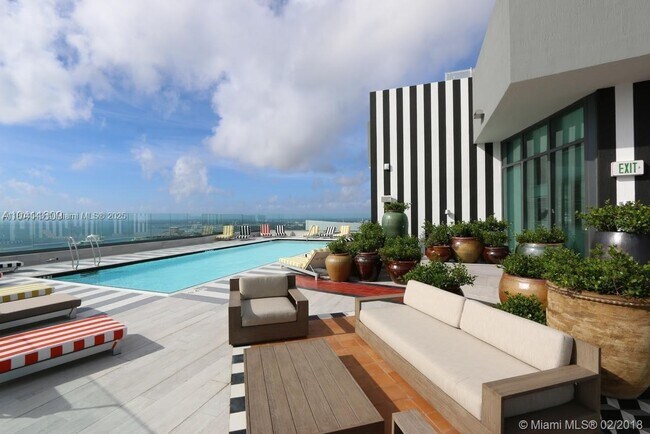 Building Photo - 1300 S Miami Ave