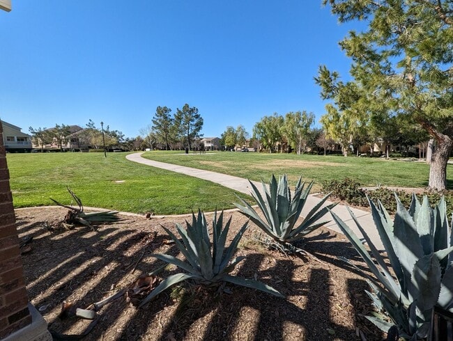 Building Photo - NATURE TRAIL CHINO  (5 BED, 2.5 BATH)