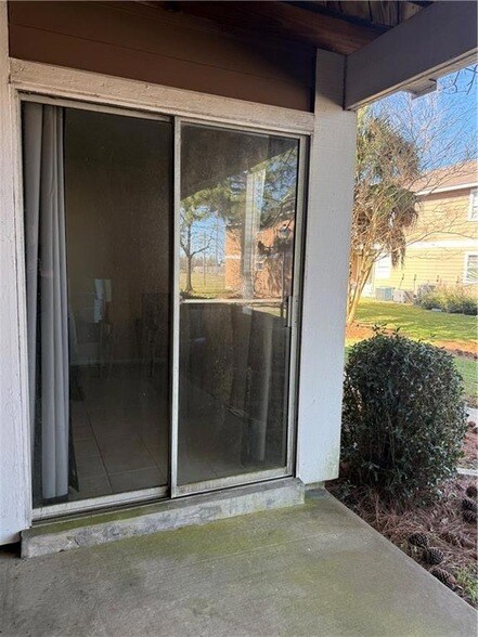 Building Photo - 2425 Oxford Pl