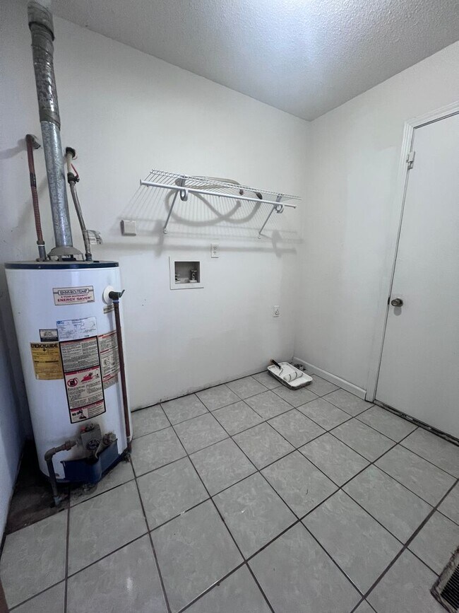 Building Photo - 710-712 Clinkscales Dr.