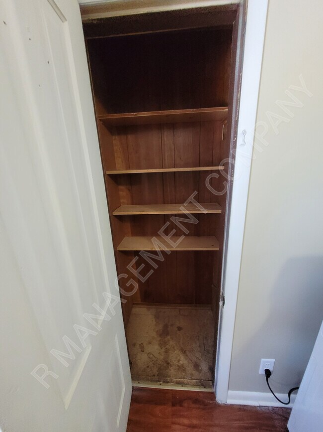 Building Photo - 528 Jackson St