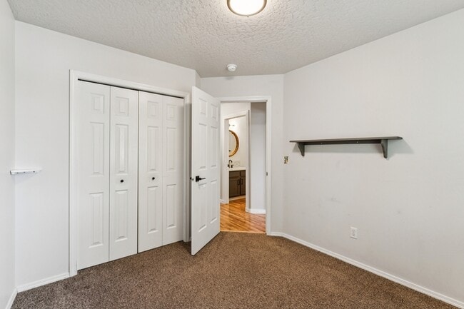 Building Photo - 5998 S Wallflower Pl