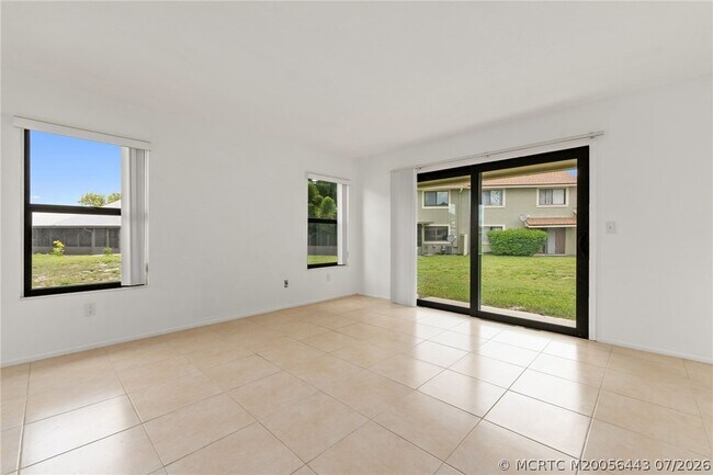 Building Photo - 1496 SE Colchester Cir