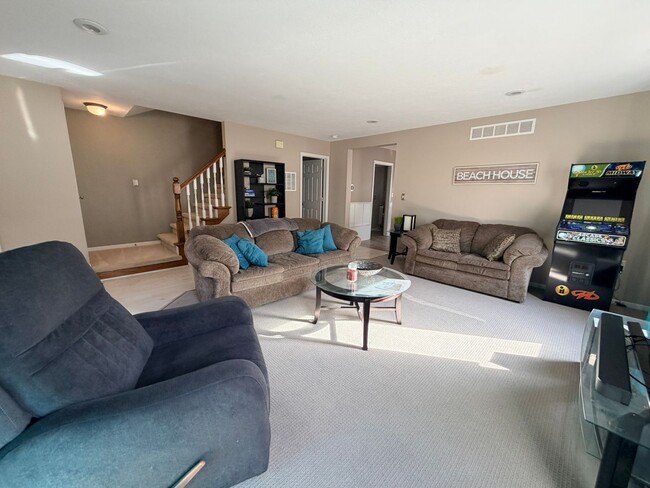 Building Photo - Furnished house for rent