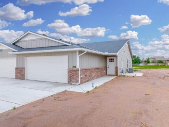 Building Photo - 12704 W Cowboy St
