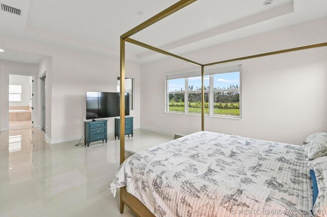 Building Photo - 15030 Wildwood Cir