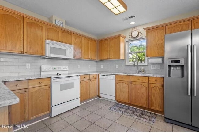 Building Photo - 10024 Birch Pl