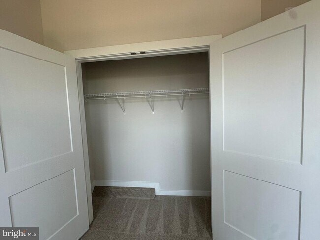 Building Photo - 43799 Middleway Ter