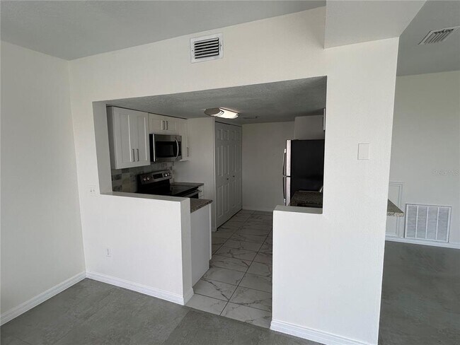 Building Photo - 202 Washington Palm Loop