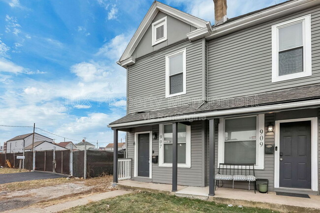 Building Photo - 907 Scott St