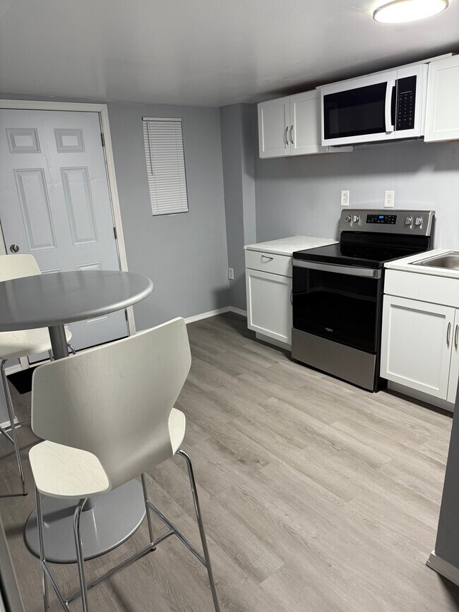Building Photo - 2183 Valleyview Dr