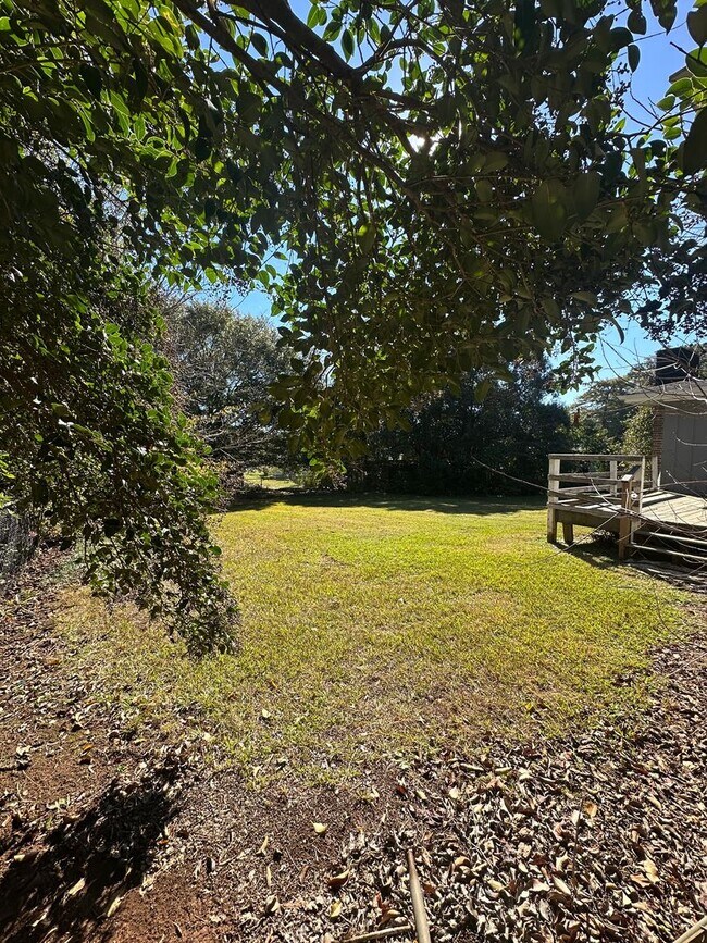 Building Photo - Move-in ready 3 bedroom, 2 bath brick home...