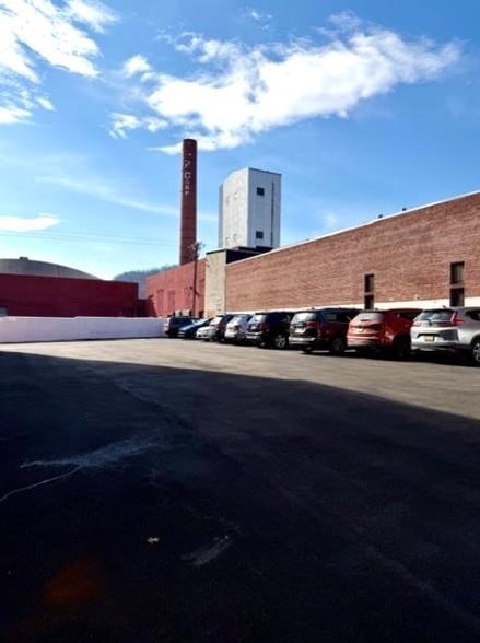 Building Photo - 38 Mill St