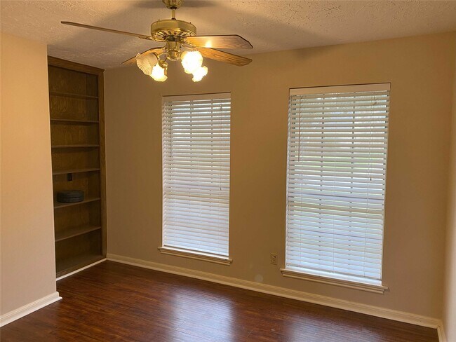 Building Photo - 3219 Ashmont Ln