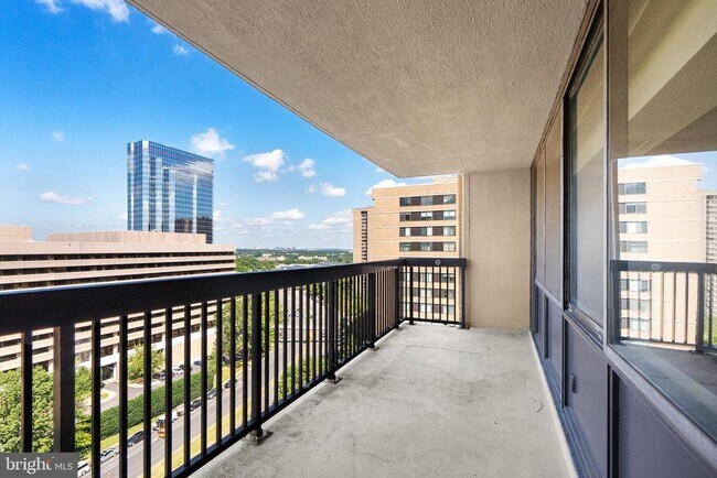 Building Photo - 3713 S George Mason Dr