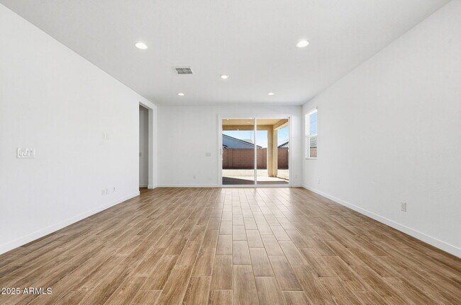 Building Photo - 8147 E Paloma Ave