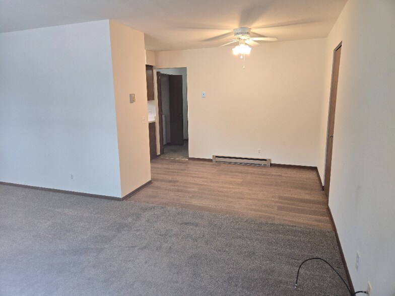 Building Photo - 4030 Elmhurst Rd