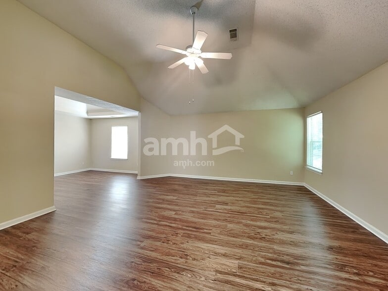 Building Photo - 129 Kentwood Springs Dr