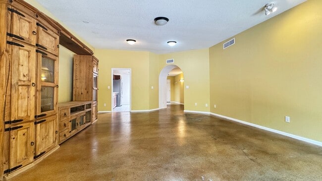 Building Photo - NW (Oracle and Orange Grove) 2 bedroom, 2 bath townhouse, 2 car garage, solar panels, no carpet!