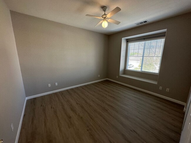 Building Photo - Beautiful 5 Bedroom, 3 Bath Brentwood Home / Downstairs Bedroom and Bath