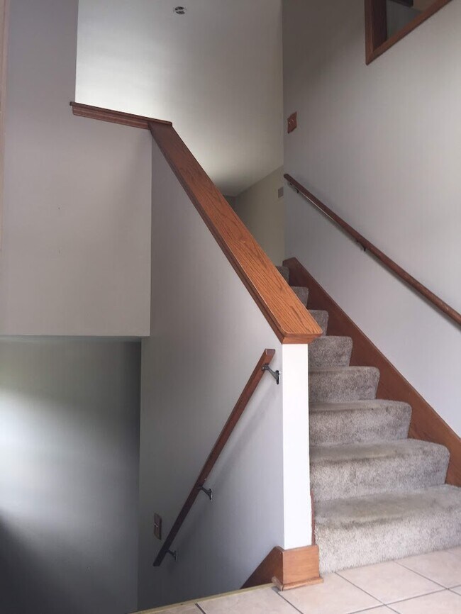 Building Photo - 701 Mink Ranch Rd