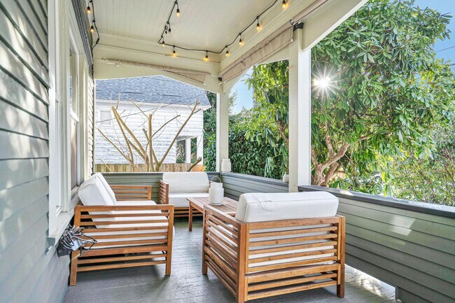 Building Photo - Spacious, historic 3-bdrm/1.5-bath home in...