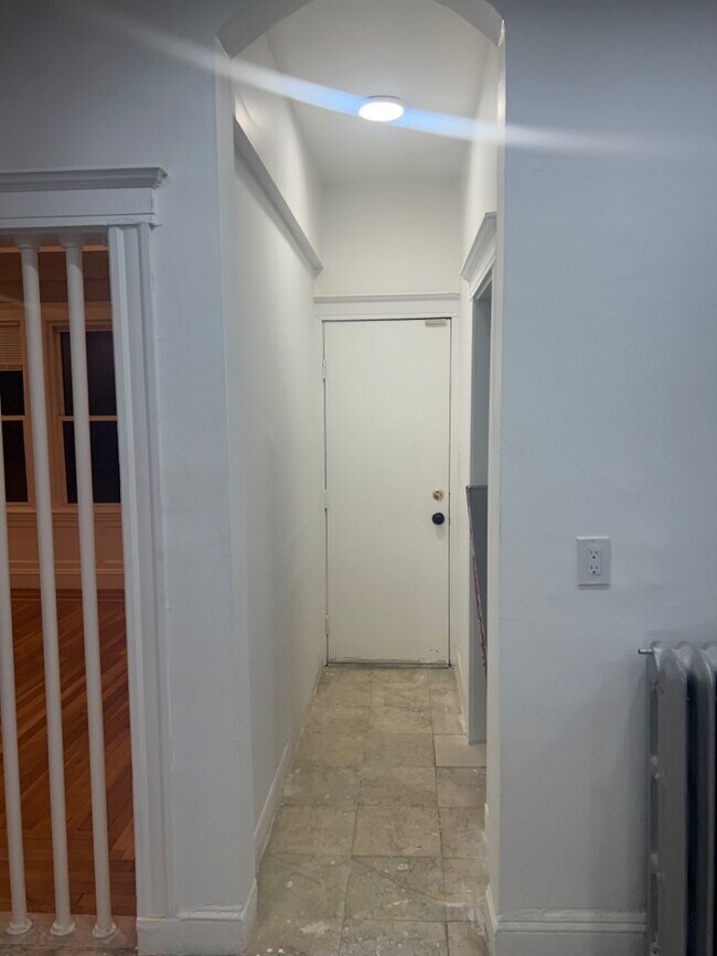 Building Photo - 31 Middleton St