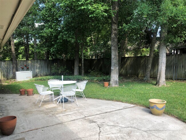 Building Photo - 135 Lakeside Dr