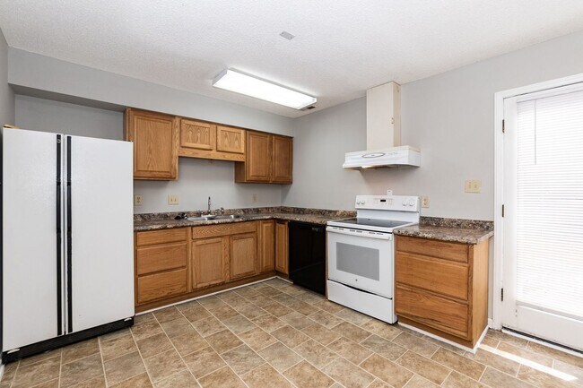 Building Photo - Move In Ready Two Bedroom Home!