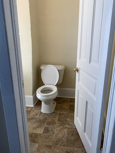 Bathroom - 3667 E Munkwitz Ave