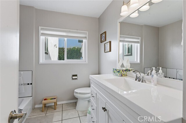 Building Photo - 5244 Vanalden Ave