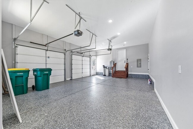 Building Photo - 601 Joyce Ave