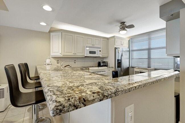 Building Photo - 840 Ocean Dr