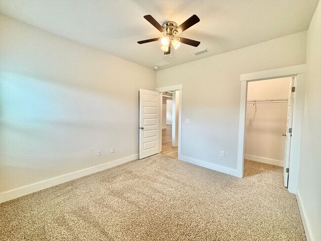 Building Photo - 1234 Fenwick Ct