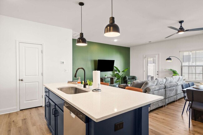 Building Photo - 8021 Brightside Dr