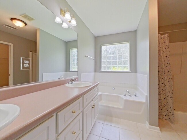 Building Photo - 304 Farmington Dr