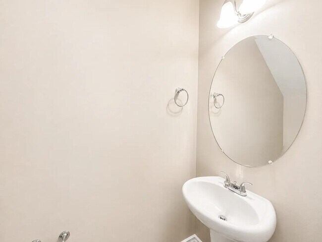 Building Photo - 722 Elmbrook Dr