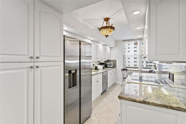 Building Photo - 4280 Galt Ocean Dr