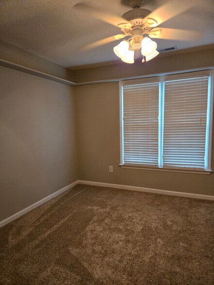 Building Photo - 112 Ramble Cir