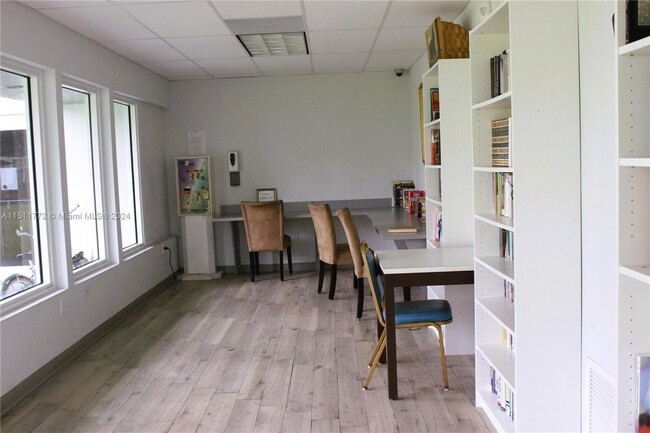 Building Photo - 2751 Taft St