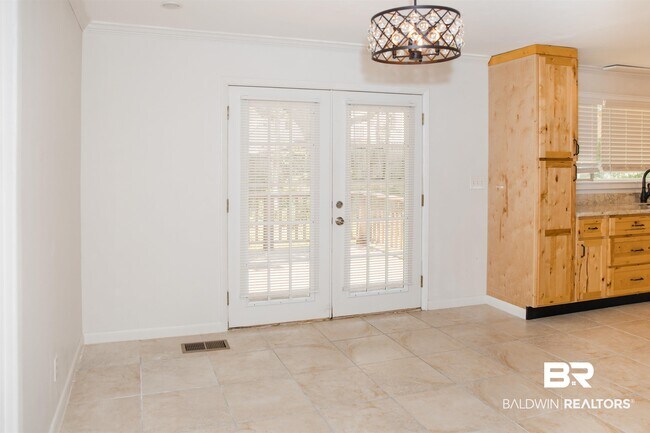 Building Photo - 7099 Pinehill Rd