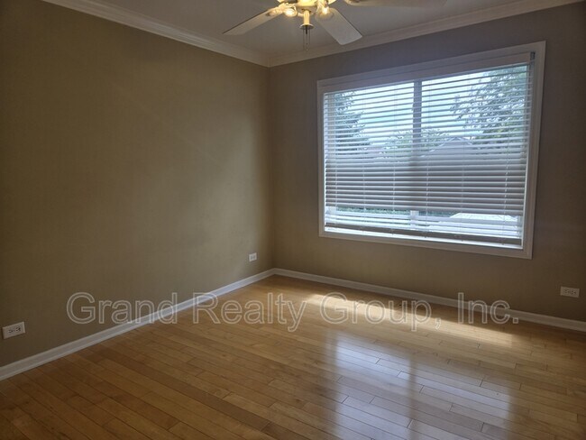 Building Photo - 217 Lexington Ct