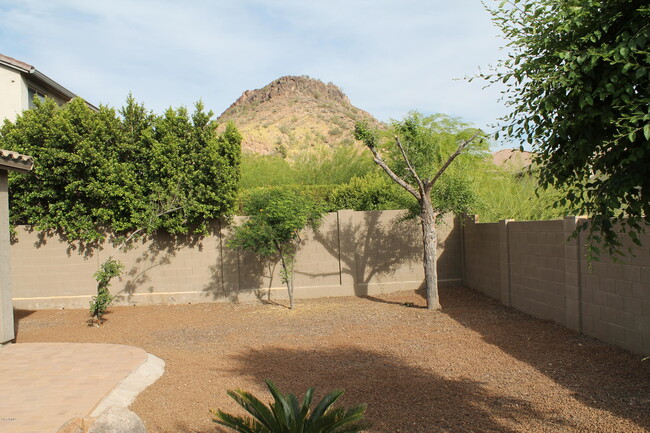 Building Photo - 9059 W Red Fox Rd
