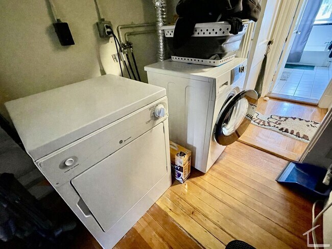 Building Photo - Fantastic, Spacious 3-bed /1-bath in Allston