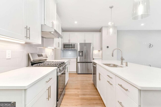 Building Photo - 555 Thatch Ter