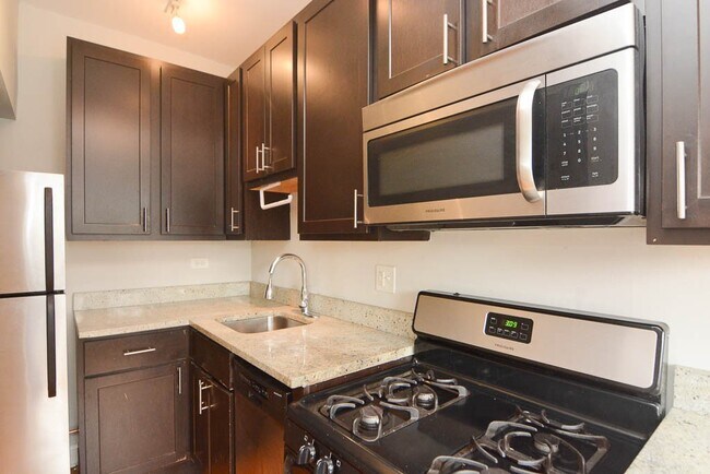 Building Photo - 4617 N Paulina St