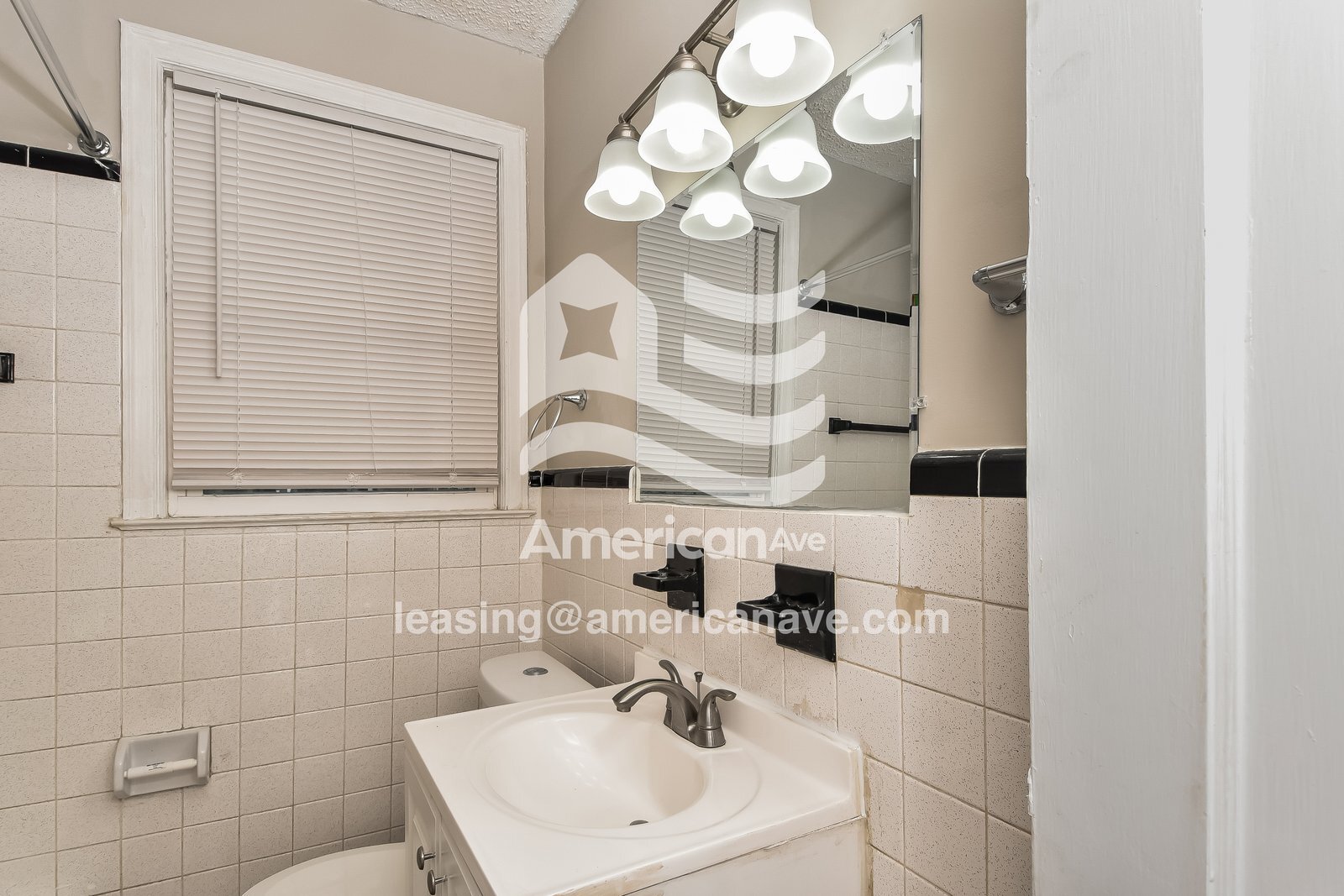 Building Photo - 3028 Richfield Dr