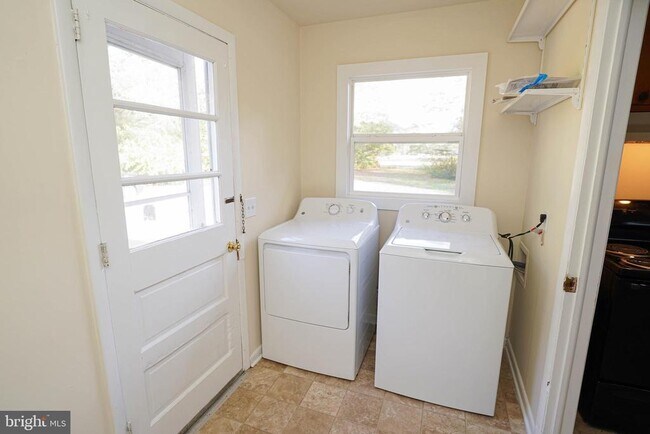 Building Photo - 5629 Rip Wil Dr