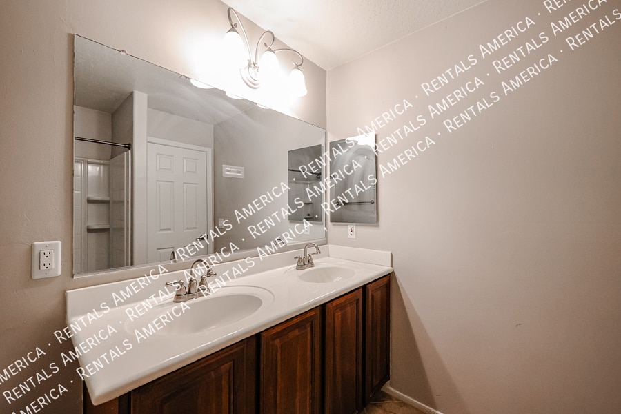 Building Photo - 21109 E Pickett St