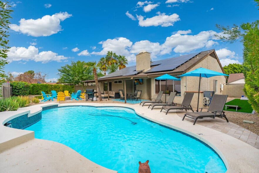 Building Photo - 6415 E Beverly Ln